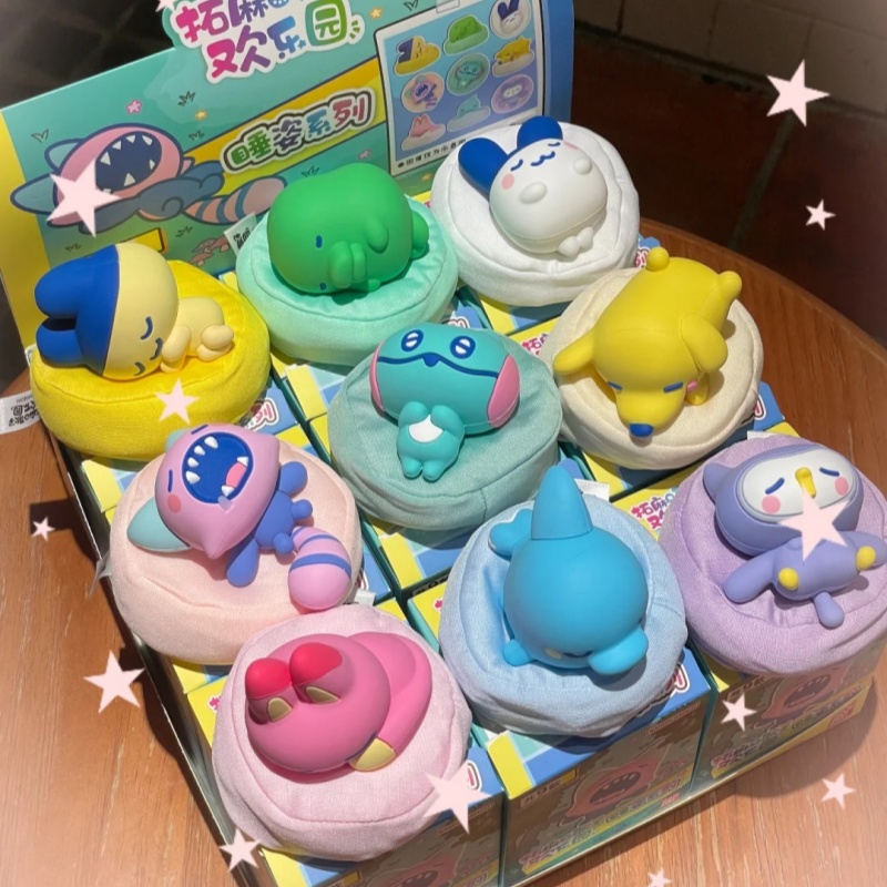 Bandai Model Tamagotchi - オリジナルバンダイ「たまごっち」睡眠ポーズシリーズ、枕付きブラインドボックス。コレクション用アニメフィギュア、卓上装飾、ギフトに最適。
