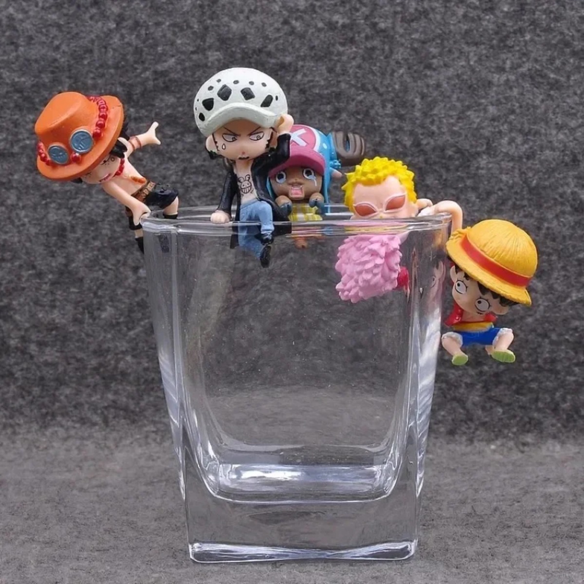 ワンピース チョッパー ルフィ ロウ ドフラミンゴ エース  - Capsule Toy Gashapon のレビューと価格