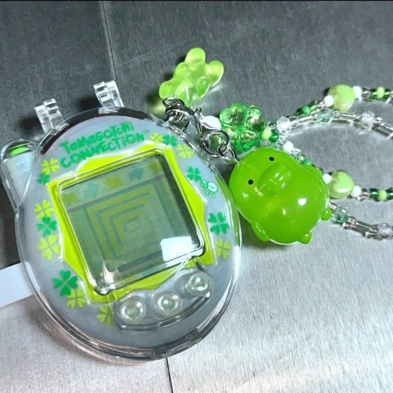 バンダイたまごっち コネクションバージョン - 新しい四つ葉 - Bandai Model Tamagotchi のレビューと価格